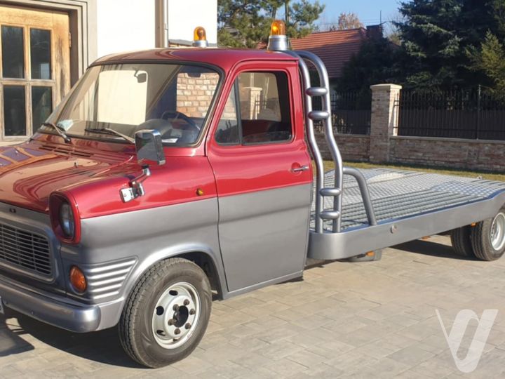 Ford Transit (1976) loading=