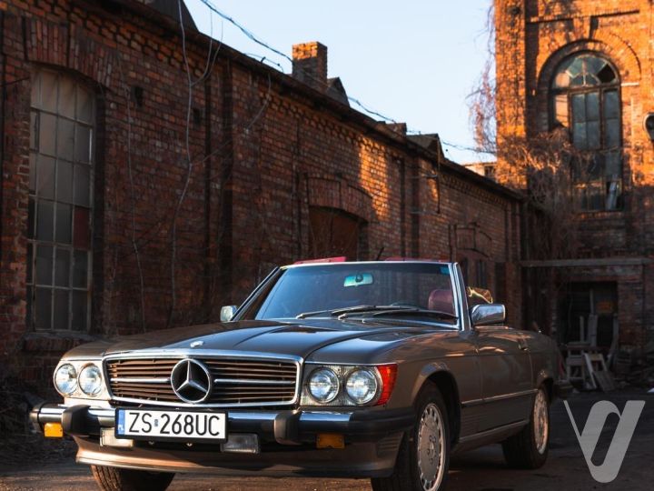Mercedes-Benz SL (1989) loading=