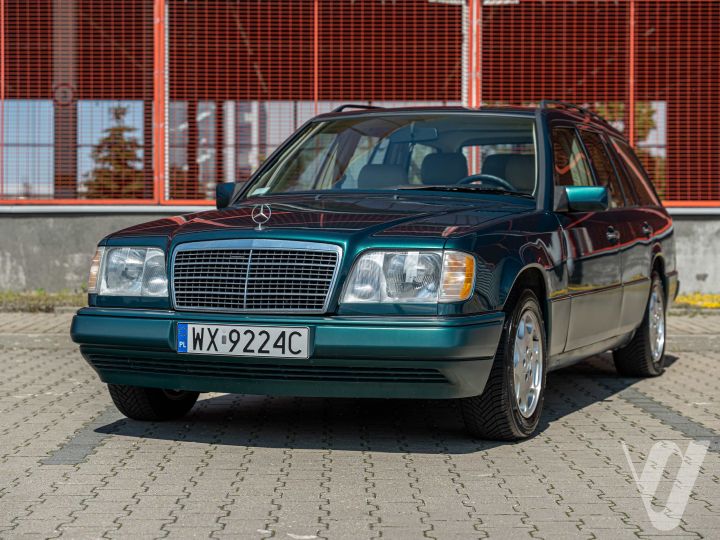 Mercedes-Benz W124 (1995) loading=