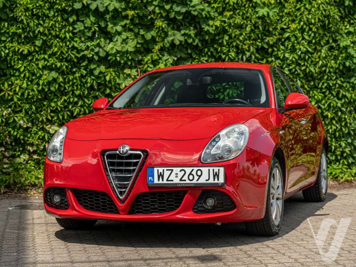 Alfa Romeo Giulietta (2011) loading=