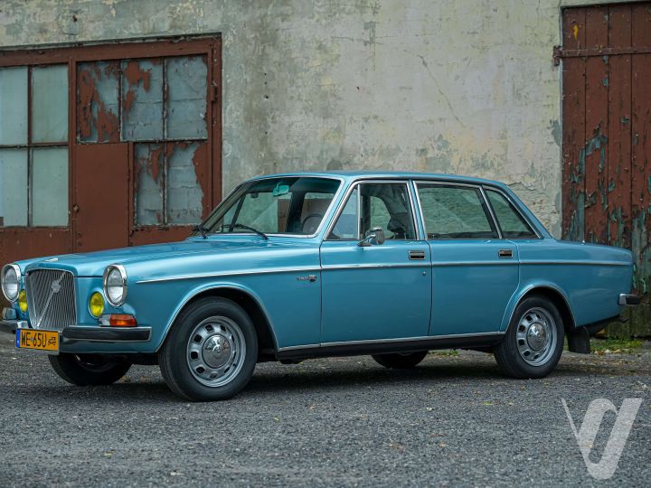Volvo (1972) loading=