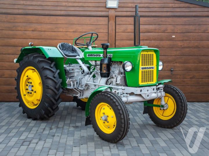 Ursus C330 (1972) loading=