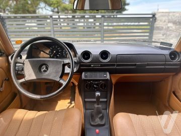 Mercedes-Benz W123 (1982) Wnętrze