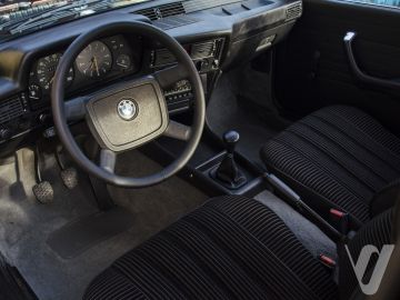 BMW Seria 3 (1983) Inside