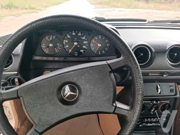 Mercedes-Benz W123 (1981) Wnętrze