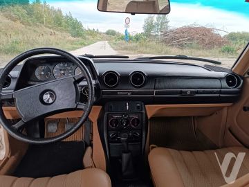 Mercedes-Benz W123 (1981) Wnętrze