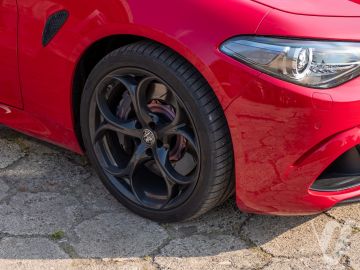 Alfa Romeo Giulia (2021) Zdjęcia z zewnątrz