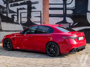 Alfa Romeo Giulia (2021) Zdjęcia z zewnątrz