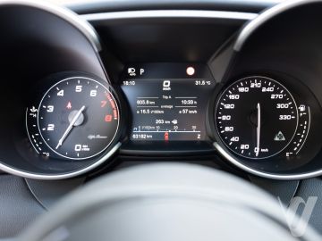 Alfa Romeo Giulia (2021) Wnętrze