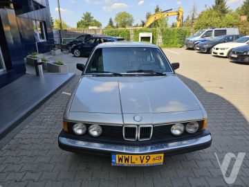 BMW Seria 7 (1986) Zdjęcia z zewnątrz