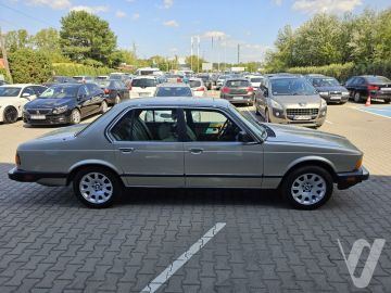 BMW Seria 7 (1986) Zdjęcia z zewnątrz