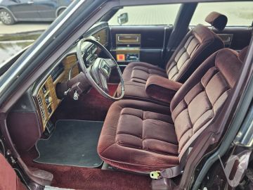 Cadillac Fleetwood (1985) Wnętrze