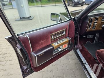 Cadillac Fleetwood (1985) Wnętrze