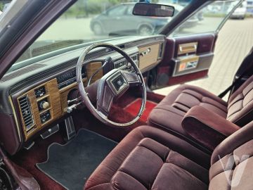 Cadillac Fleetwood (1985) Wnętrze