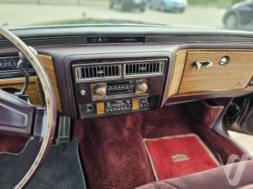 Cadillac Fleetwood (1985) Wnętrze