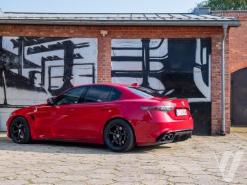 Alfa Romeo Giulia (2021) Zdjęcia z zewnątrz