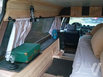 Mercedes-Benz W123 (1981) Inside