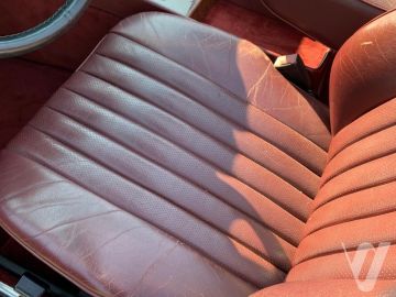 Mercedes-Benz SL (1989) Inside