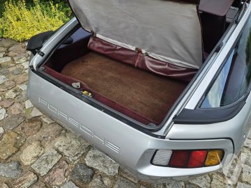 Porsche 928 (1986) Details