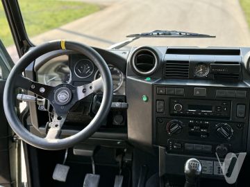 Land Rover Defender (2010) Zdjęcia z zewnątrz