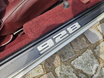 Porsche 928 (1986) Inside