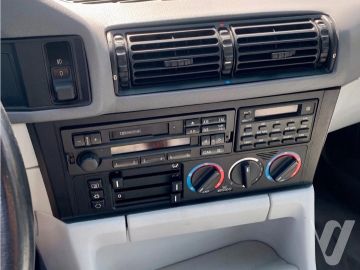 BMW M5 (1991) Inside