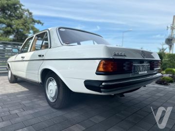 Mercedes-Benz W123 (1982) Zdjęcia z zewnątrz