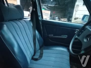 Mercedes-Benz W123 (1981) Inside