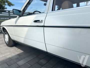 Mercedes-Benz W123 (1982) Zdjęcia z zewnątrz