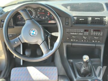 BMW M5 (1989) Wnętrze