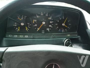 Mercedes-Benz W123 (1981) Inside