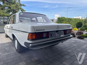 Mercedes-Benz W123 (1982) Zdjęcia z zewnątrz