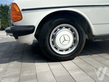 Mercedes-Benz W123 (1982) Zdjęcia z zewnątrz