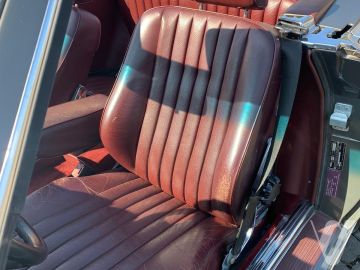 Mercedes-Benz SL (1989) Inside