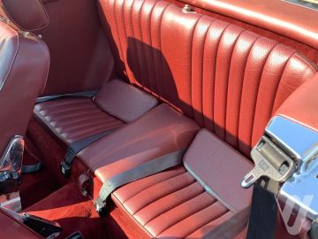 Mercedes-Benz SL (1989) Inside