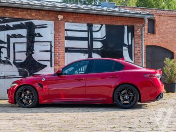 Alfa Romeo Giulia (2021) Zdjęcia z zewnątrz