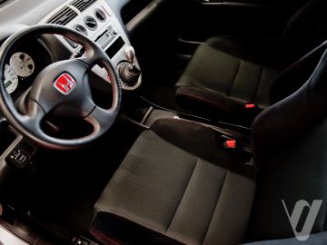 Honda Civic (2004) Inside