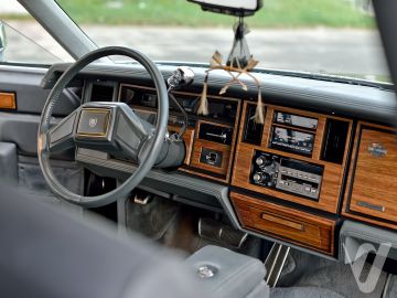Cadillac Seville (1985) Wnętrze