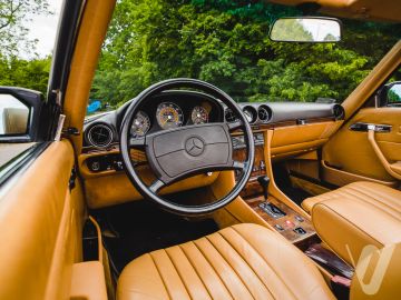 Mercedes-Benz SL (1988) Wnętrze