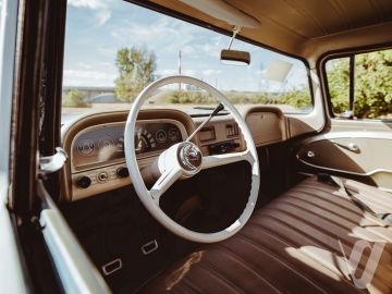Chevrolet Apache (1963) Inside