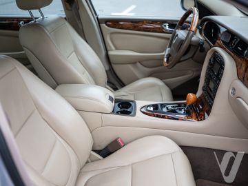 Jaguar XJ (2005) Wnętrze