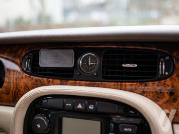 Jaguar XJ (2005) Wnętrze