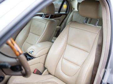 Jaguar XJ (2005) Wnętrze