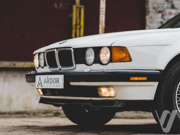 BMW Seria 7 (1990) Zdjęcia z zewnątrz