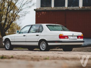 BMW Seria 7 (1990) Zdjęcia z zewnątrz