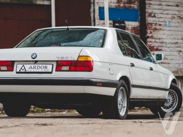 BMW Seria 7 (1990) Zdjęcia z zewnątrz