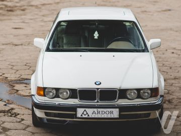 BMW Seria 7 (1990) Zdjęcia z zewnątrz