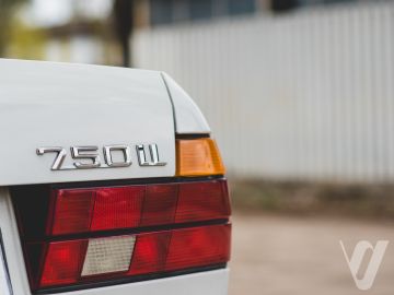 BMW Seria 7 (1990) Zdjęcia z zewnątrz