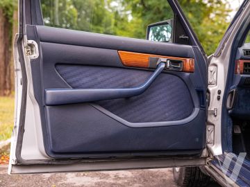 Mercedes-Benz W126 (1986) Inside