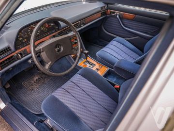 Mercedes-Benz W126 (1986) Inside